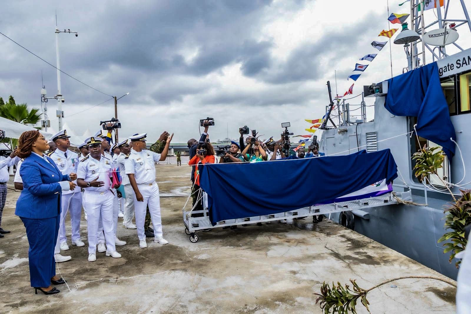 Côte d'Ivoire : deux nouveaux patrouilleurs, Sanogo et Blamassi, intègrent la flotte de la Marine nationale.