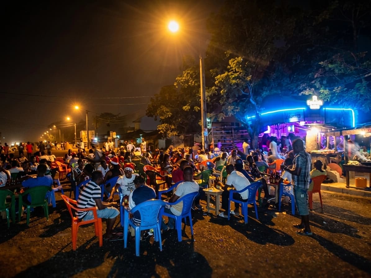Abidjan : les marchés de nuit en plein essor, entre survie économique et nouveaux modes de consommation